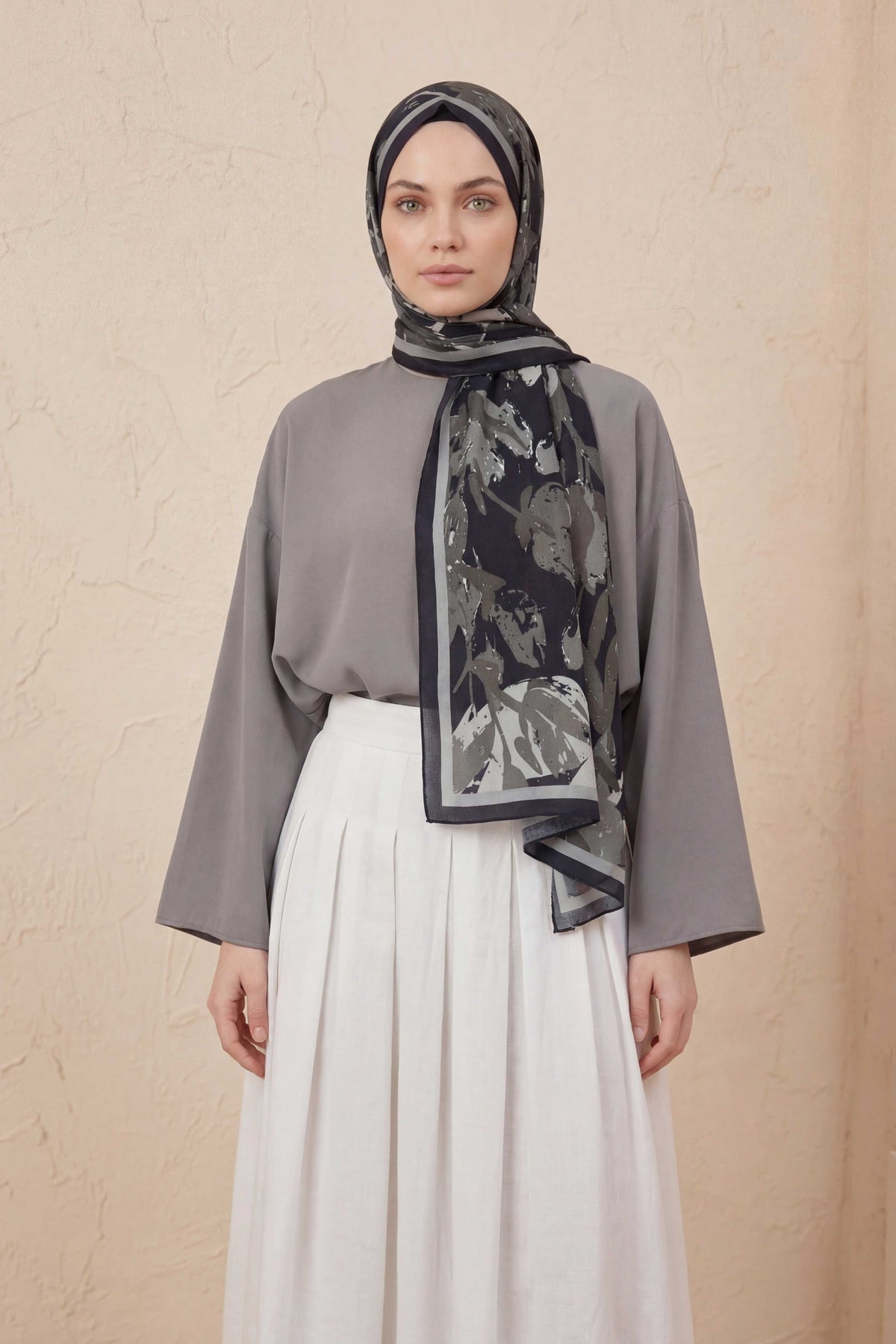 Mia floş siyah gri şal