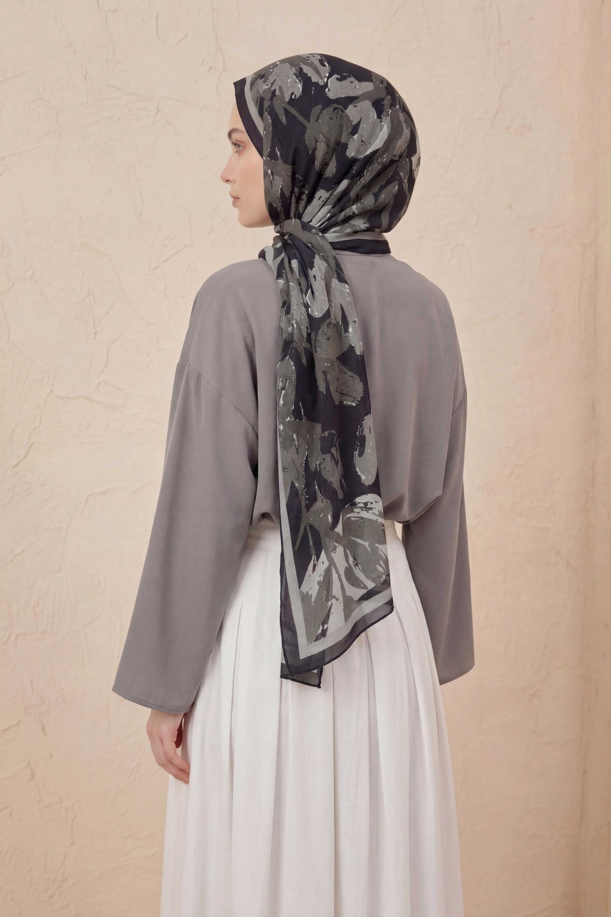 Mia floş siyah gri şal