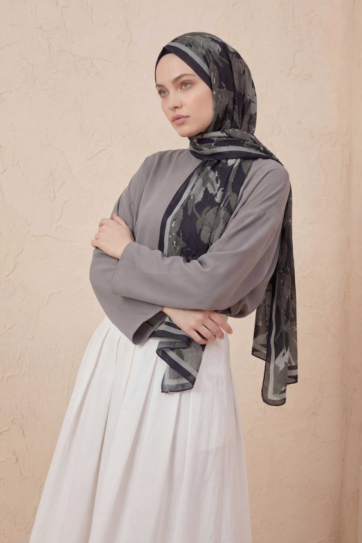 Mia floş siyah gri şal