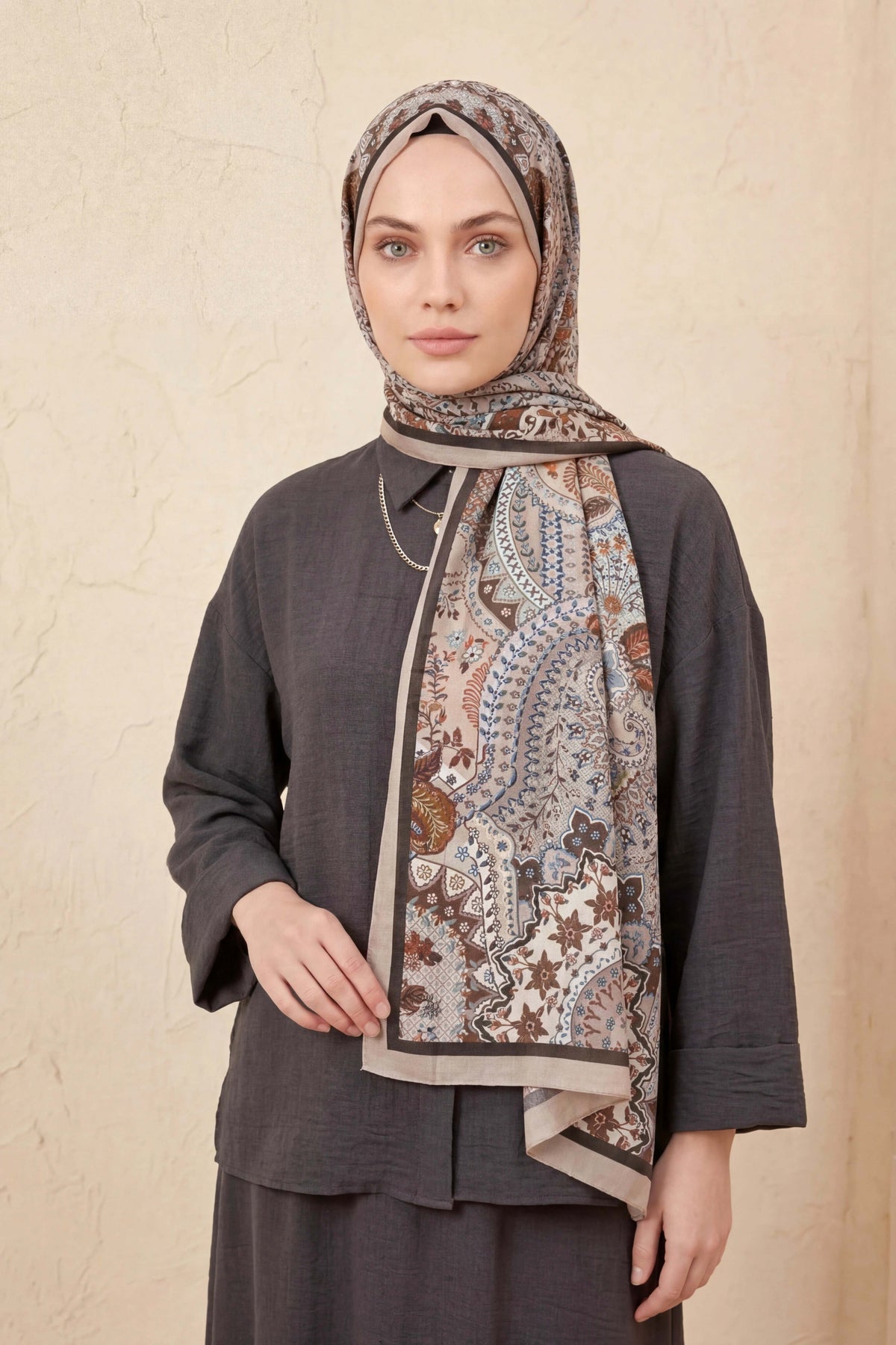 Barbiee etnik kum beji taba şal