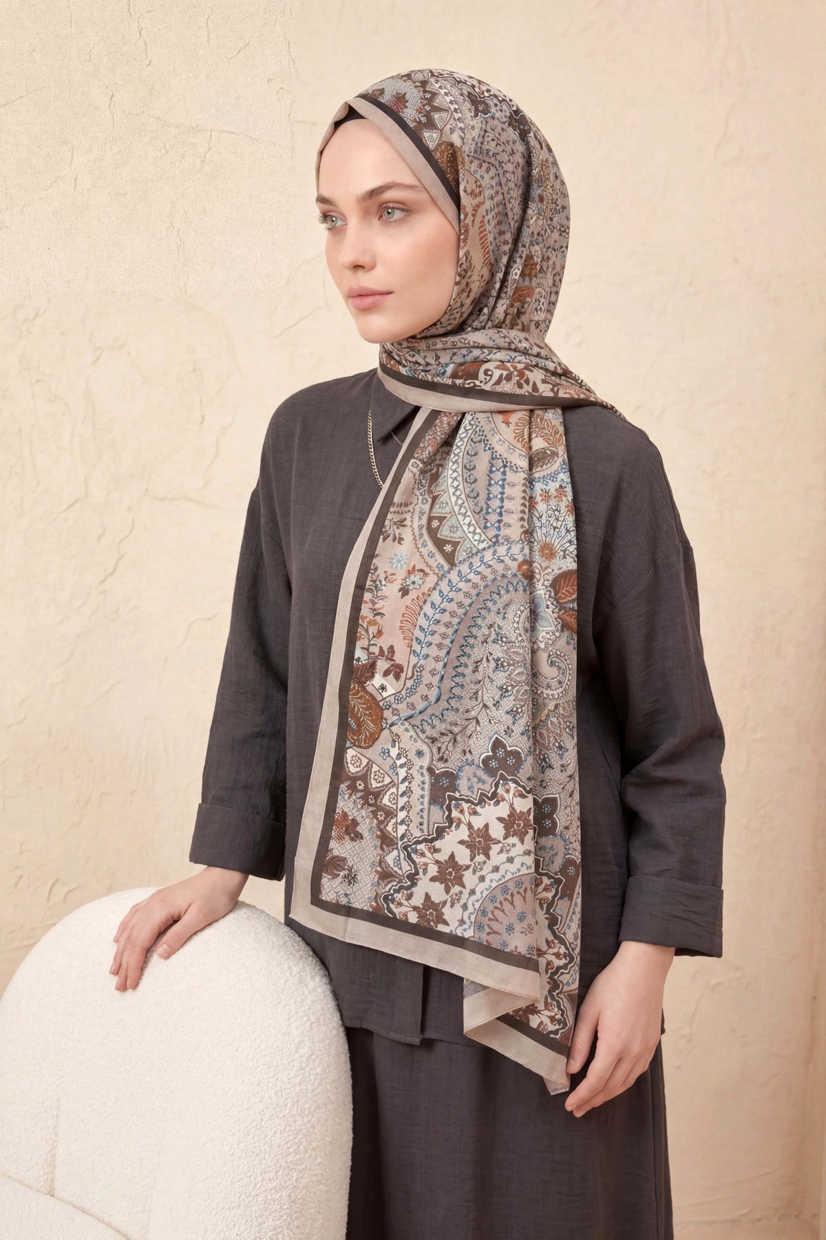 Barbiee etnik kum beji taba şal