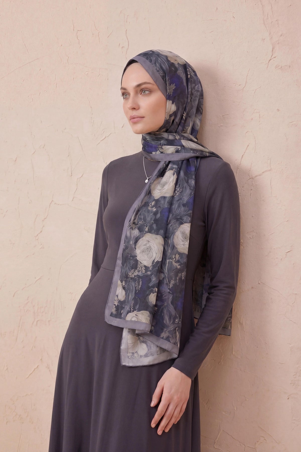 Barbiee lotus anthracite bloom şal