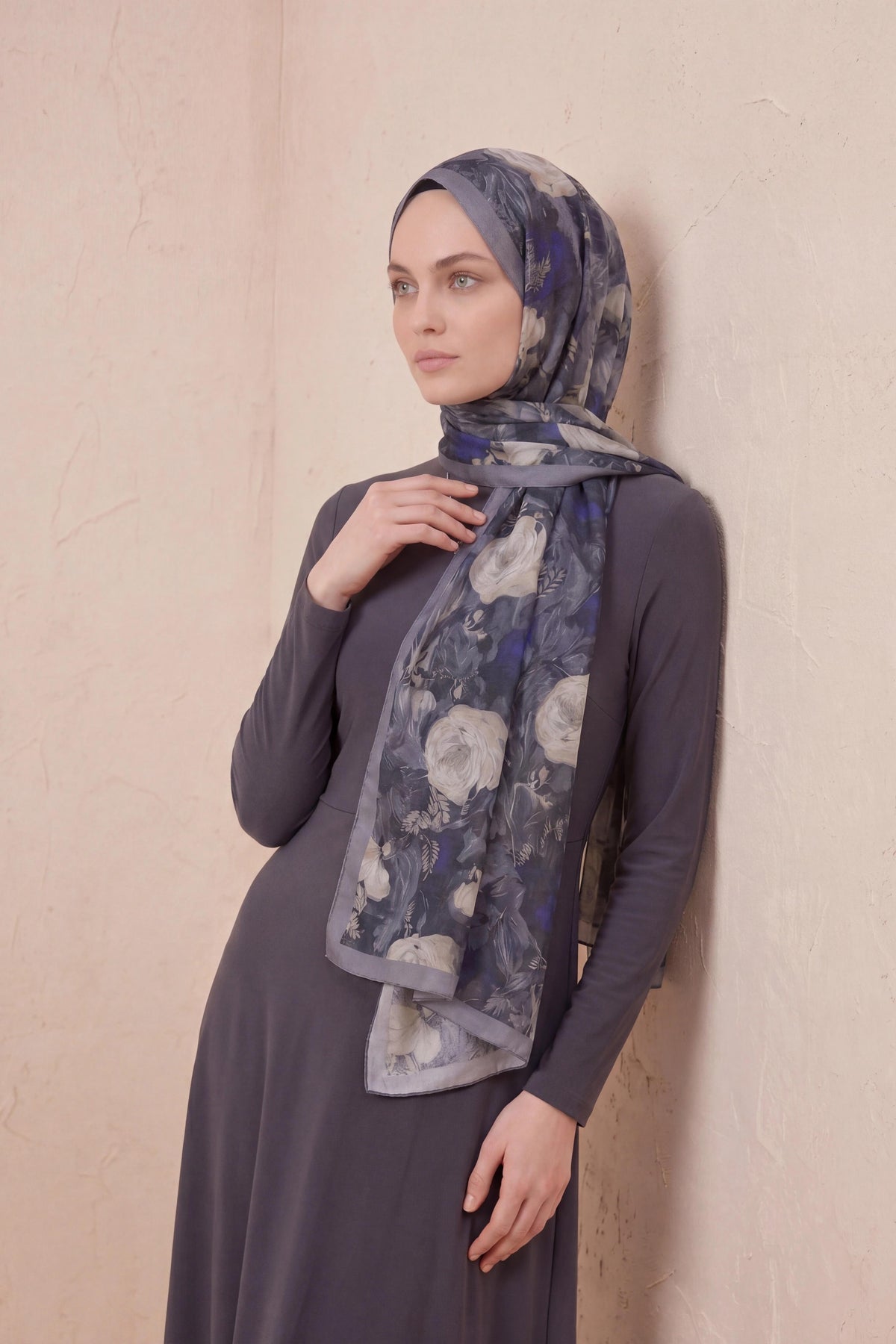Barbiee lotus anthracite bloom şal