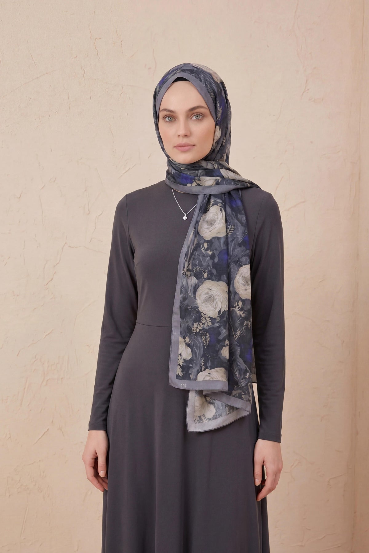 Barbiee lotus anthracite bloom şal