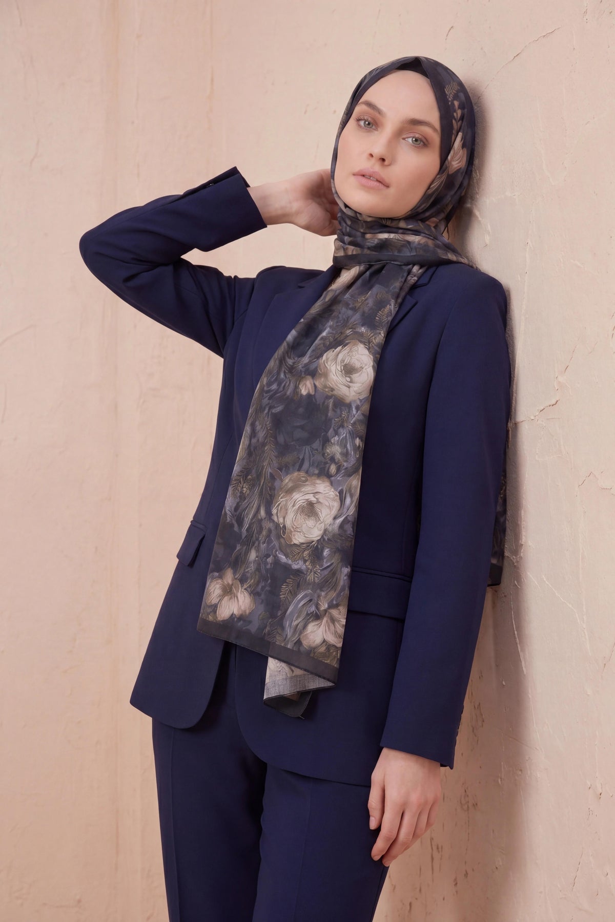 Barbiee lotus midnight bloom şal