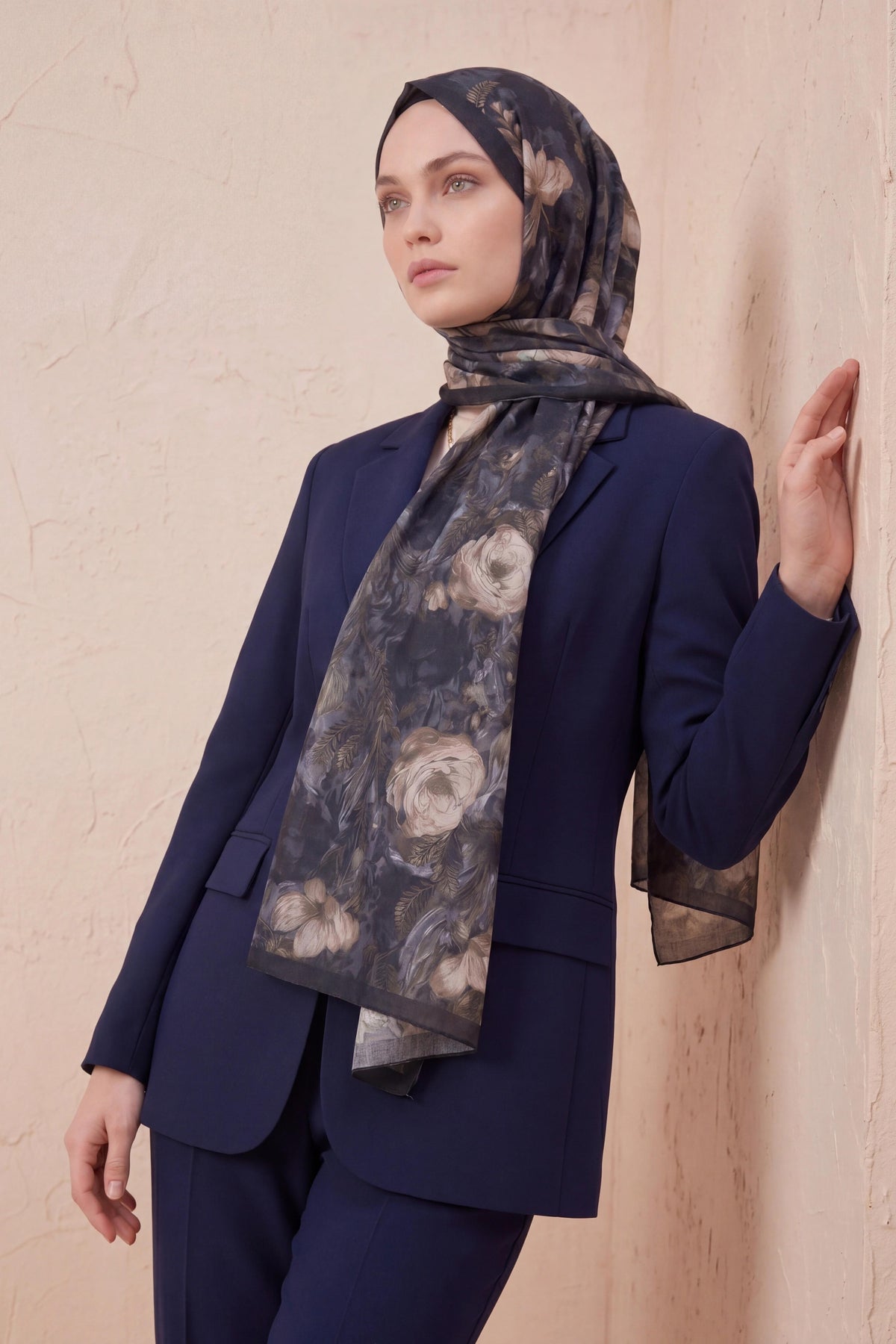 Barbiee lotus midnight bloom şal
