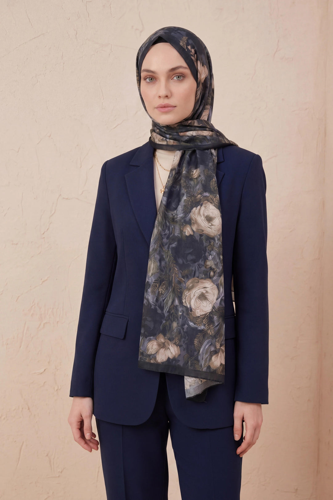 Barbiee Lotus Midnight Bloom Şal