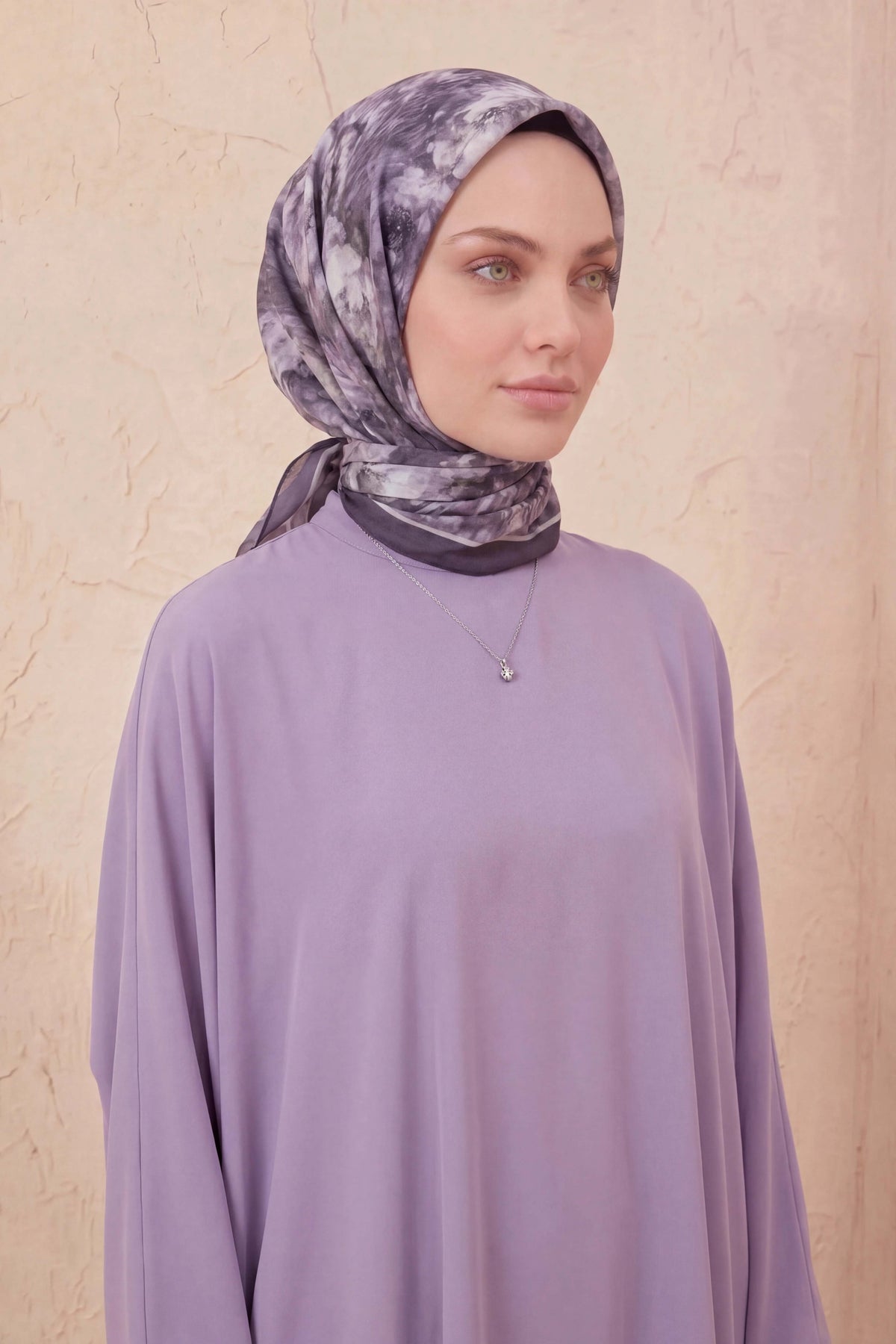 Barbiee batik gül dumanlı lila eşarp