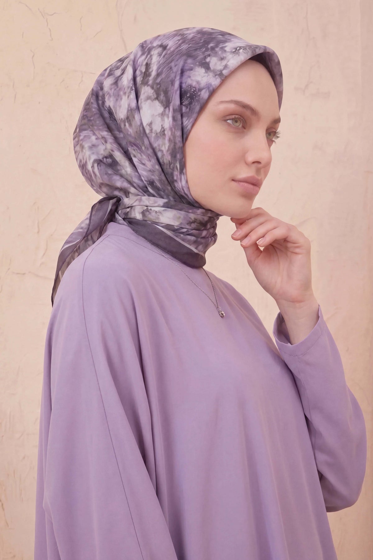 Barbiee batik gül dumanlı lila eşarp
