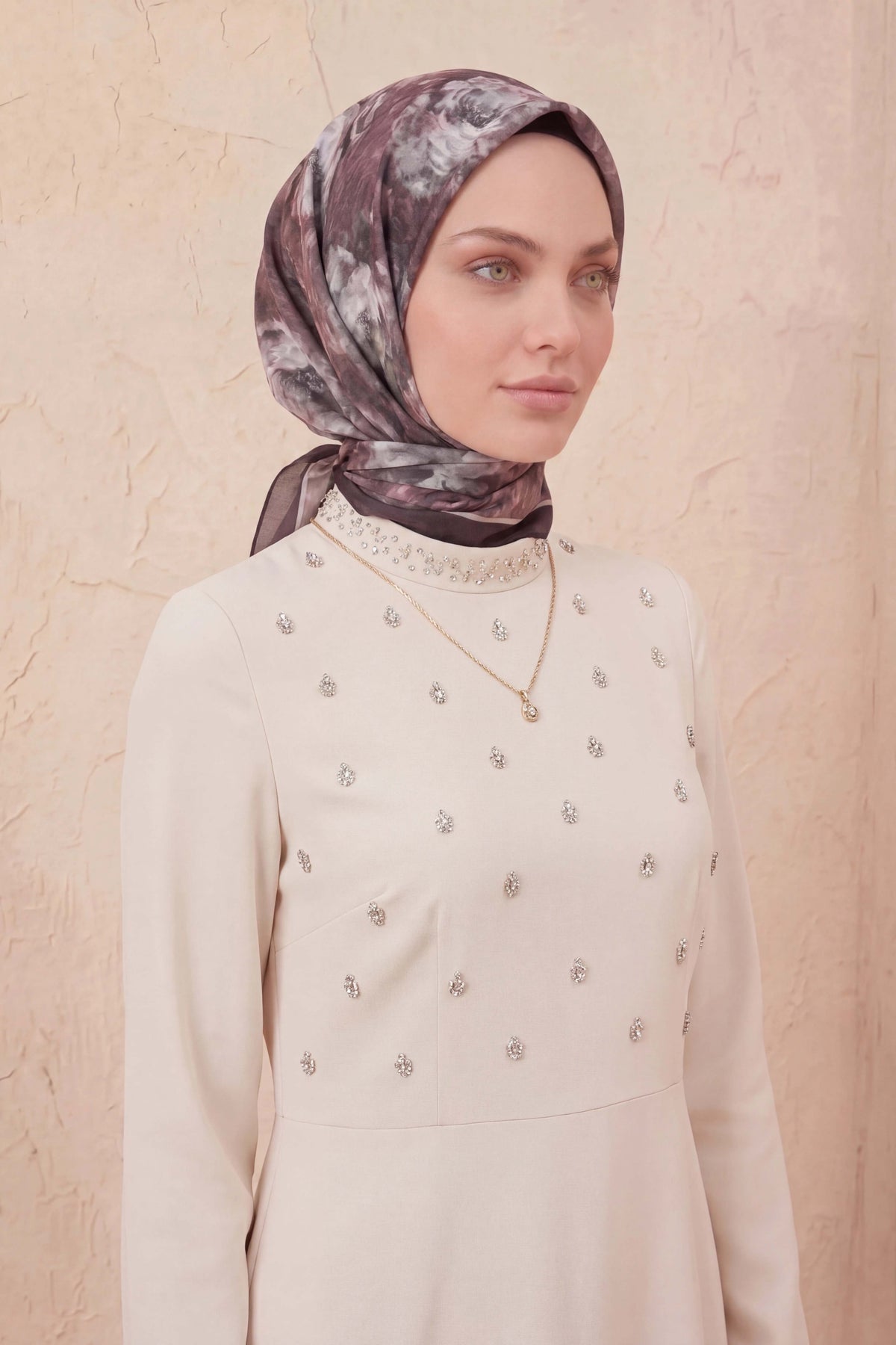 Barbiee batik gül antrasit buğu eşarp
