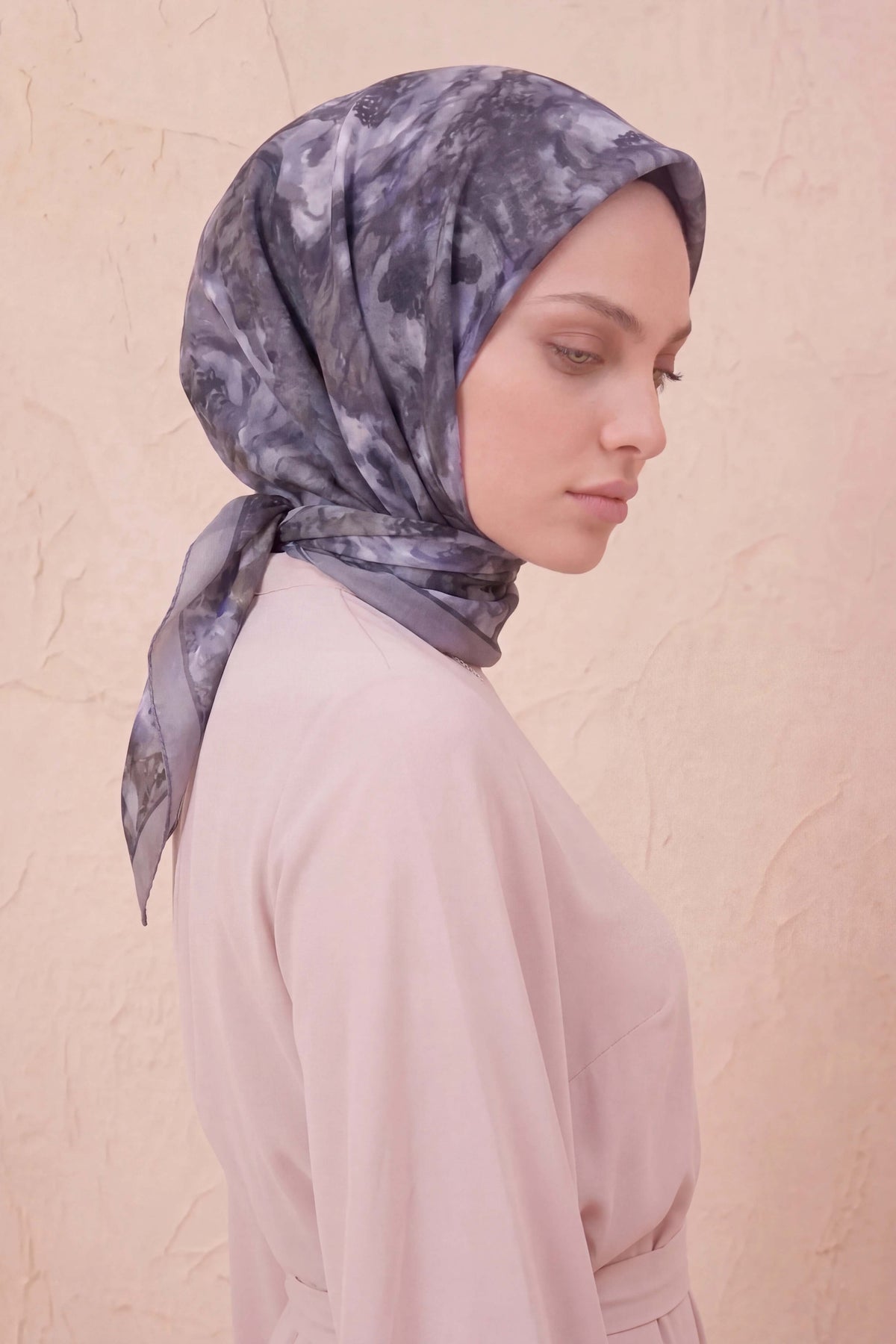 Barbiee batik gül gümüş sis eşarp