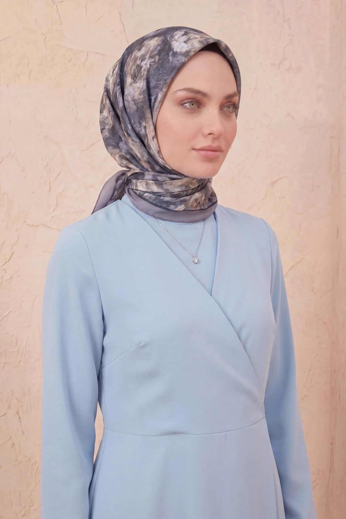 Barbiee batik gül gümüş buğu eşarp