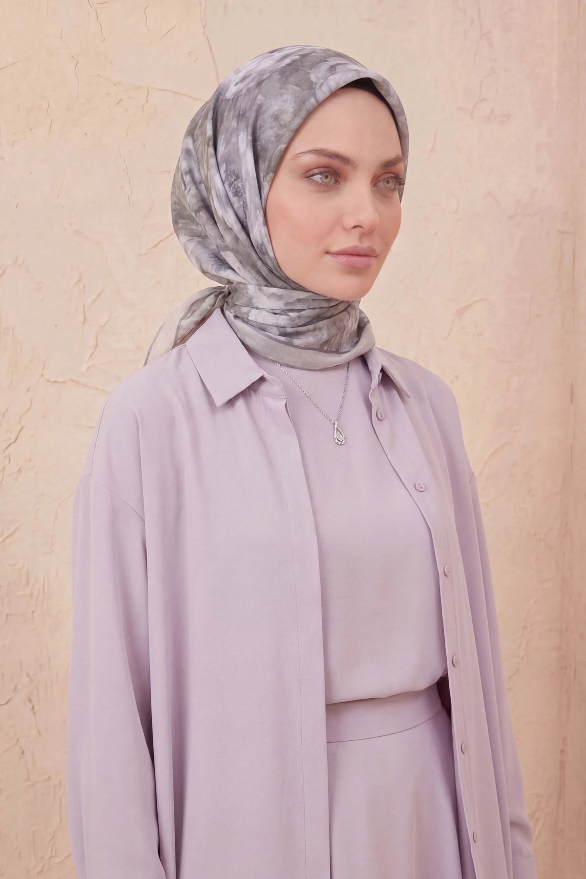 Barbiee batik gül i̇nci bahçesi eşarp