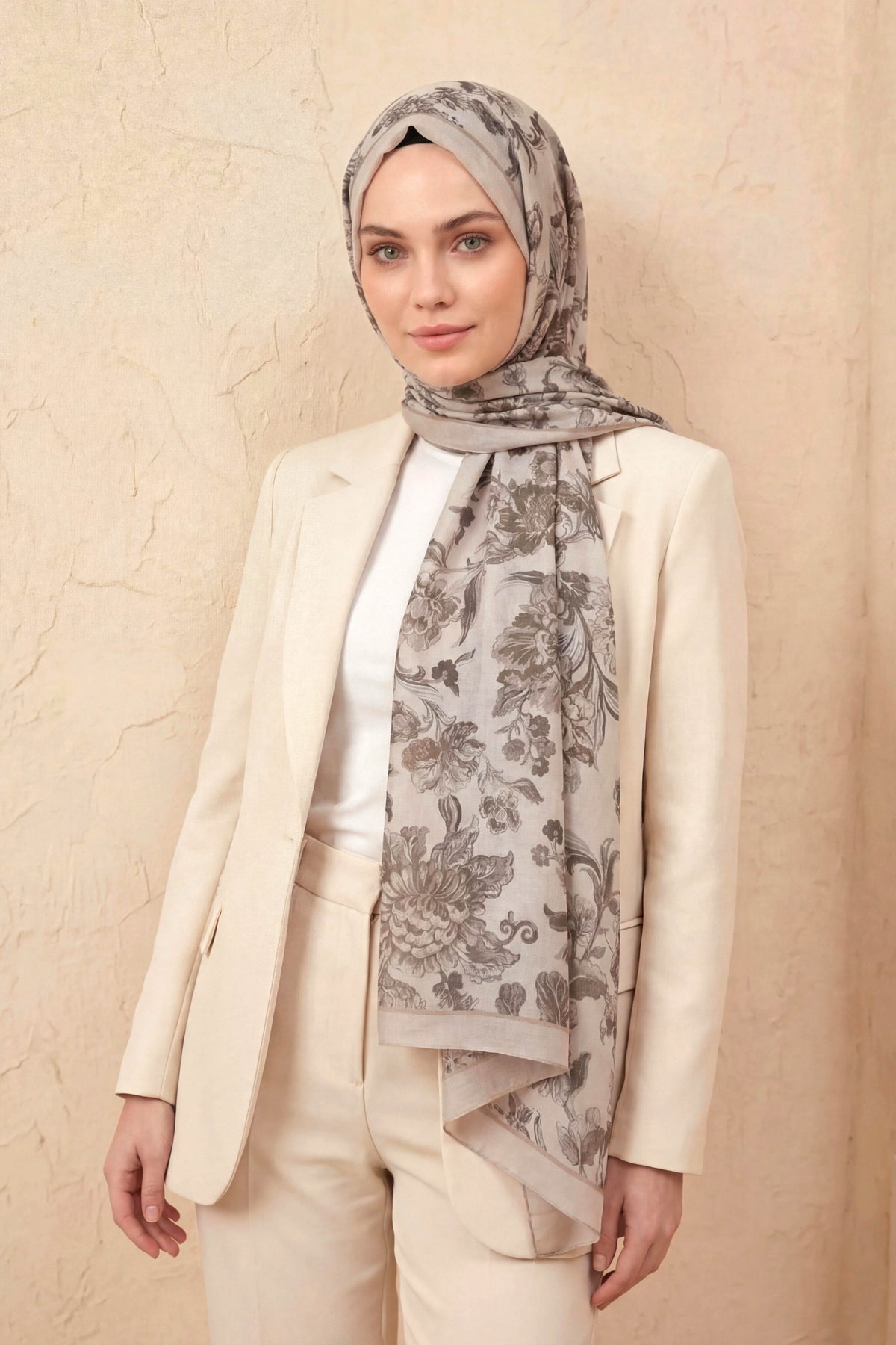 Barbiee flora fildişi şal