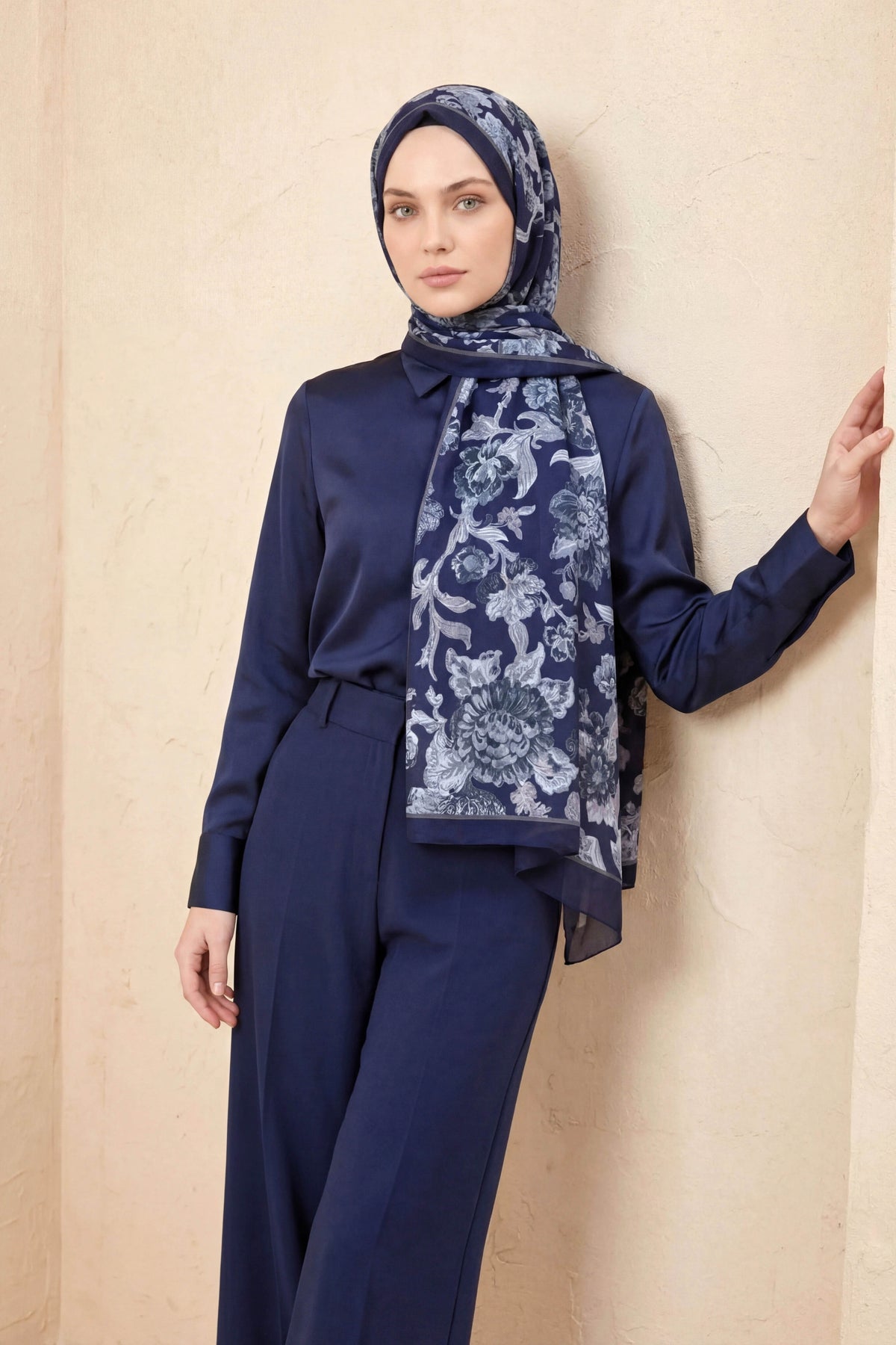 Barbiee flora gece lacivert şal