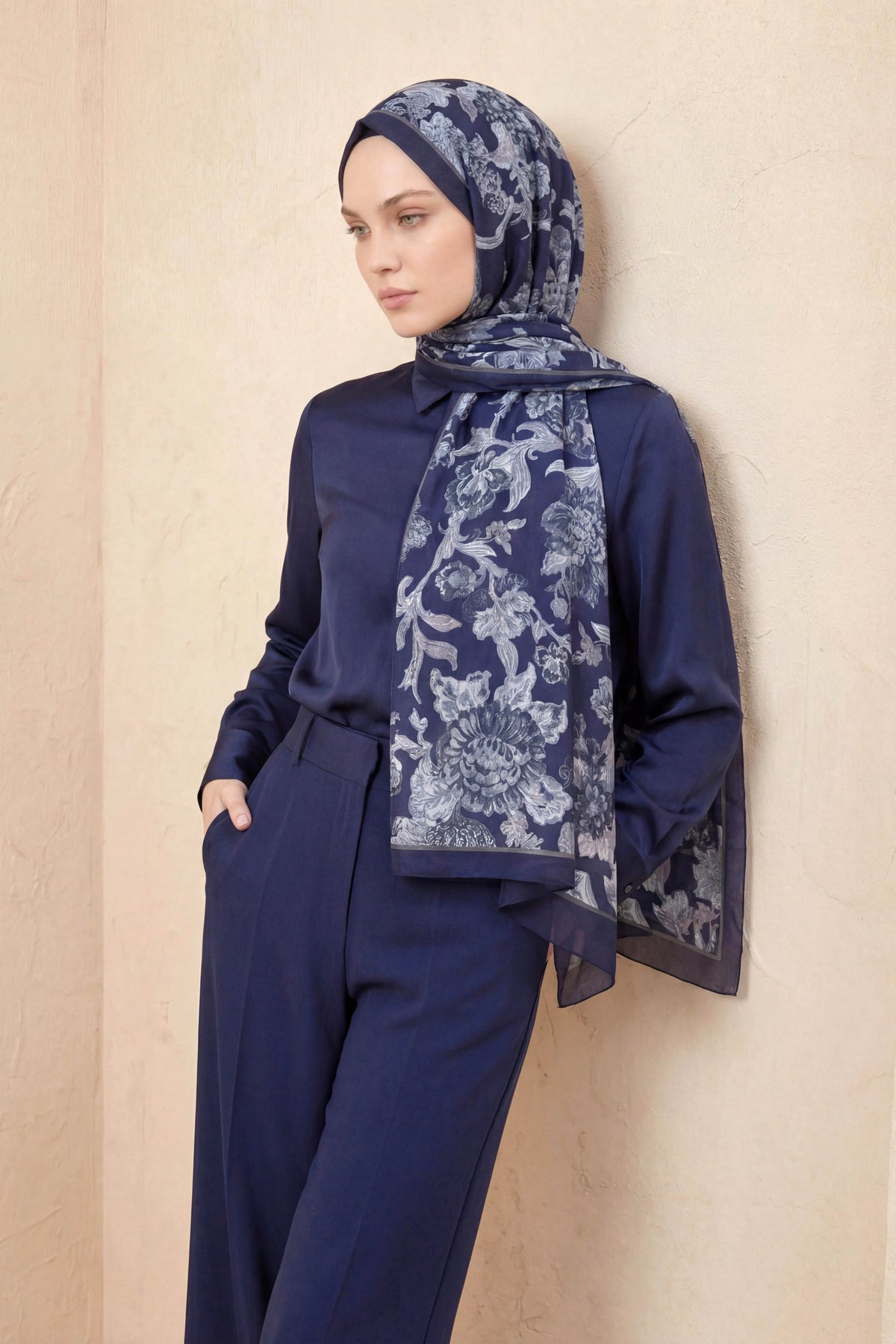 Barbiee flora gece lacivert şal