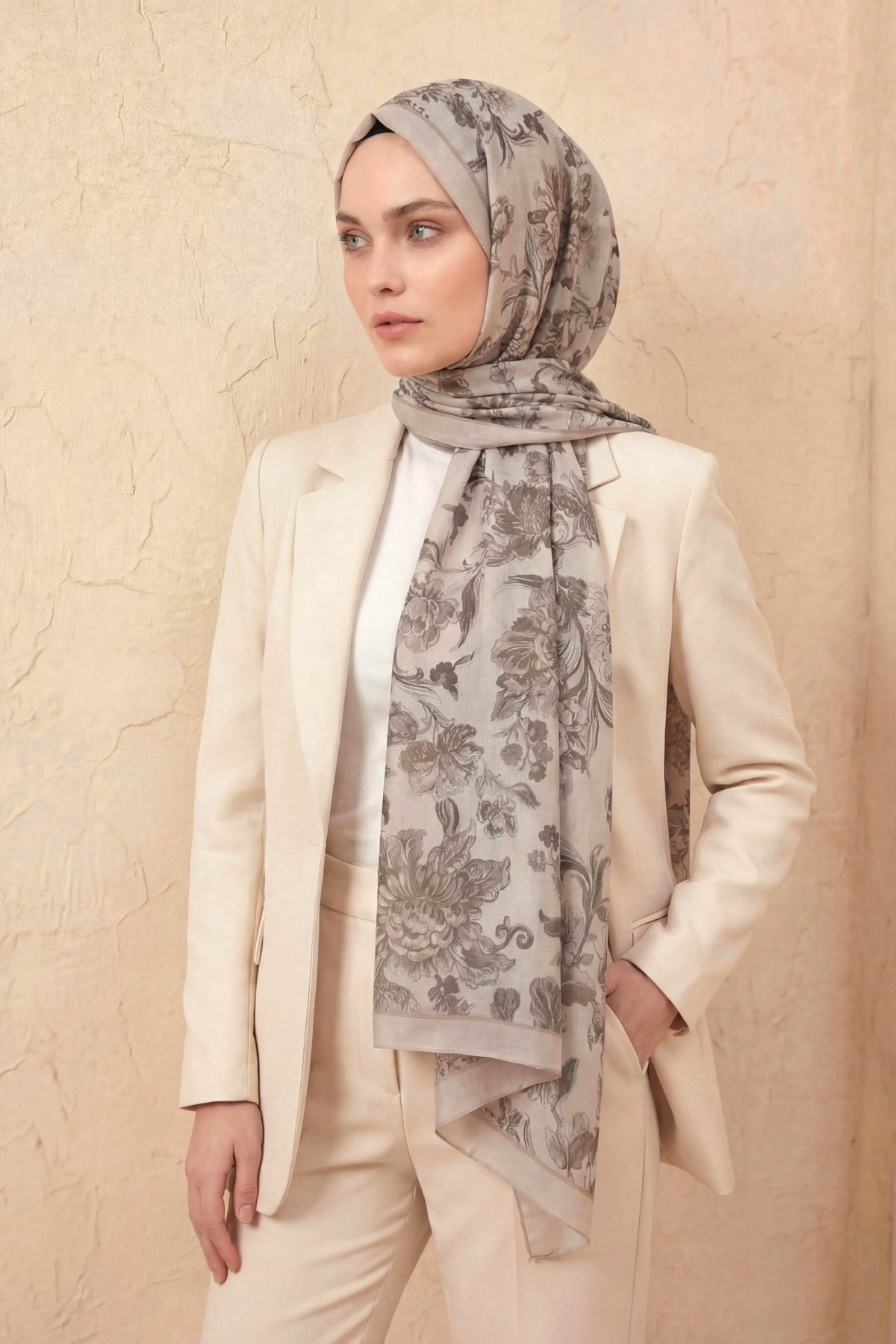 Barbiee flora fildişi şal