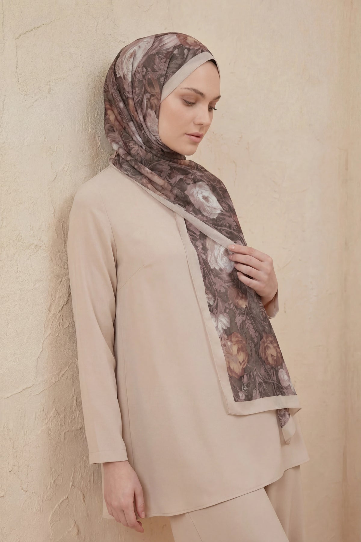 Barbiee lotus soft taupe bloom şal